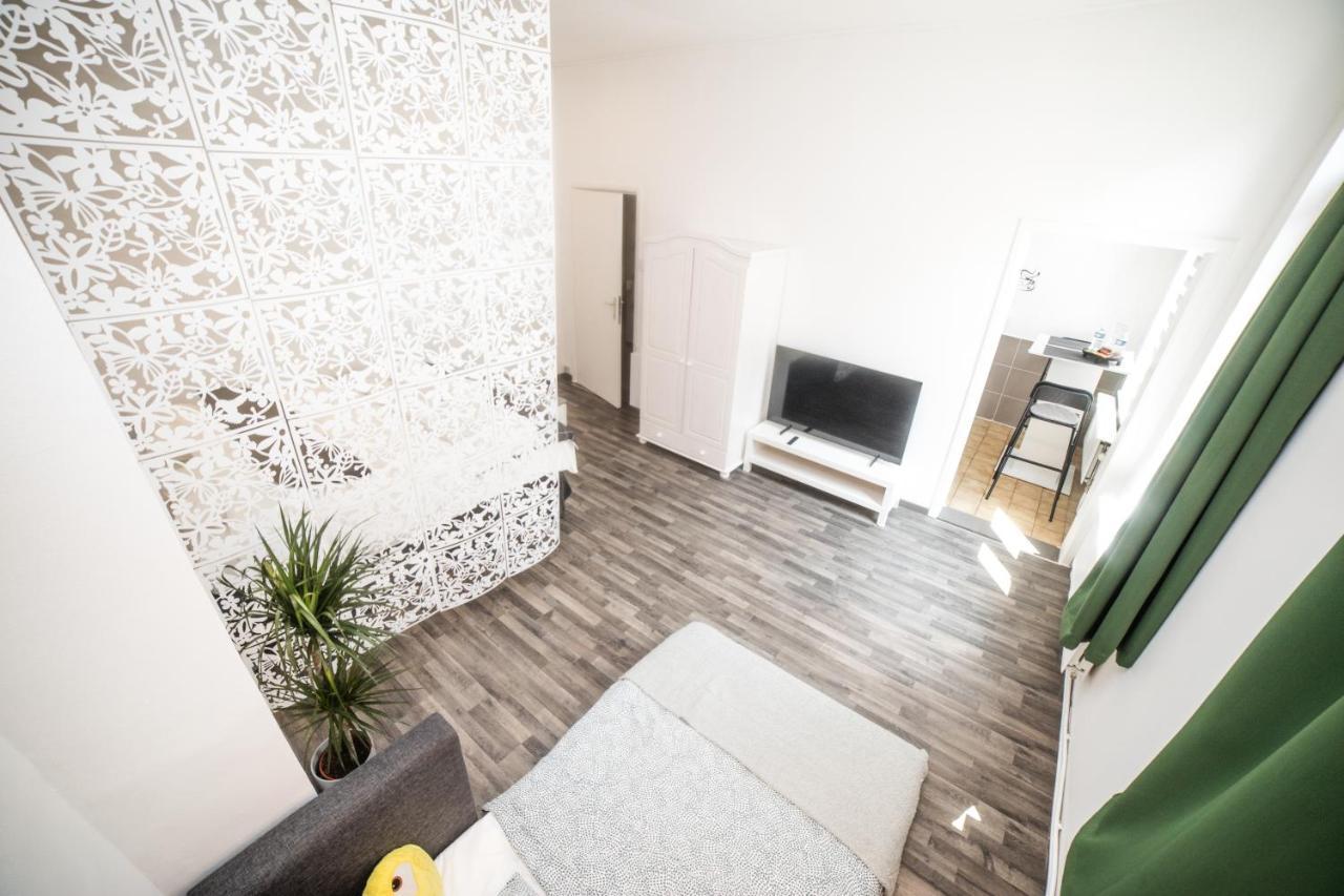 City Centre Hidden Gem! Apartment For Up To 3 People Bruxelas Exterior foto